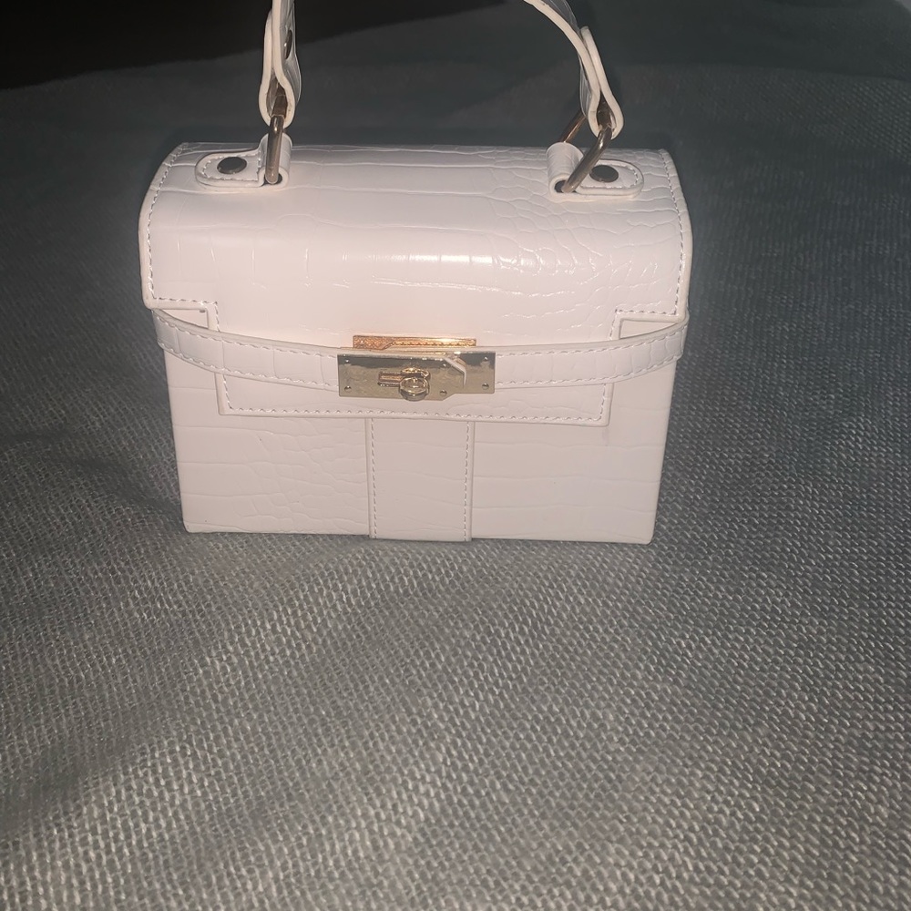 White bag 💼